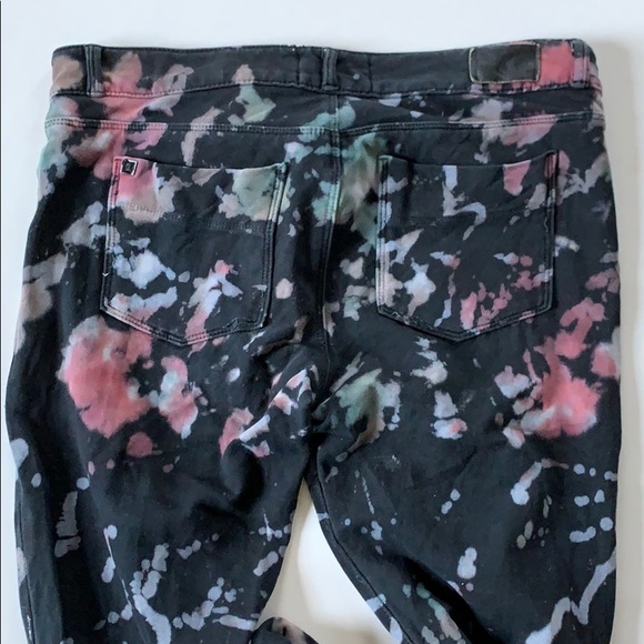 Tie dyed jeggings—super on trend for spring! - Picture 4 of 6